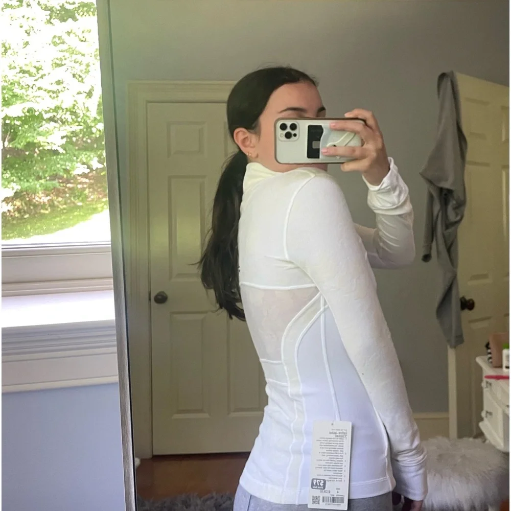 White Lululemon Velvet Flocked Define
Jacket
Size 4 - Picture 2 of 5